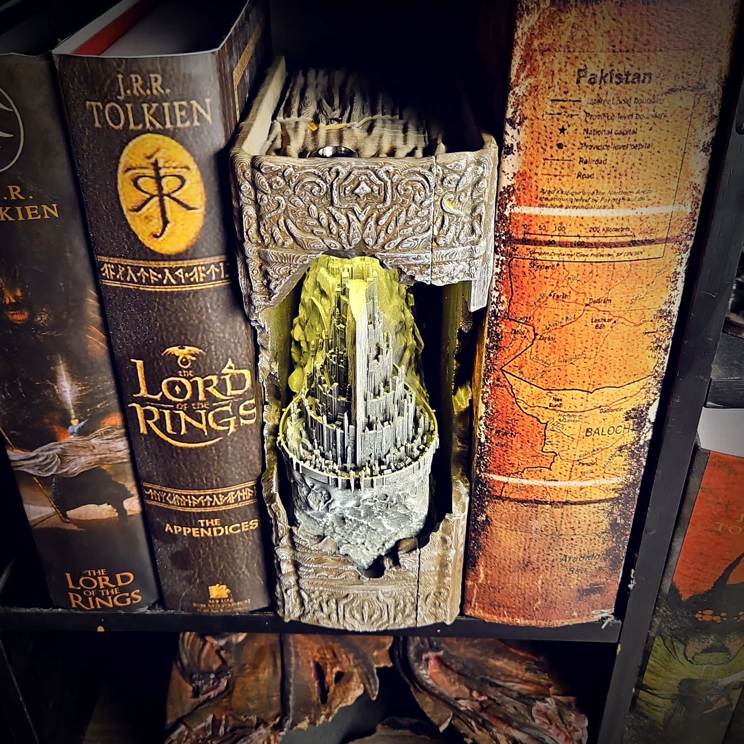 Minas Tirith Book Nook - The Lord of the Rings image 1