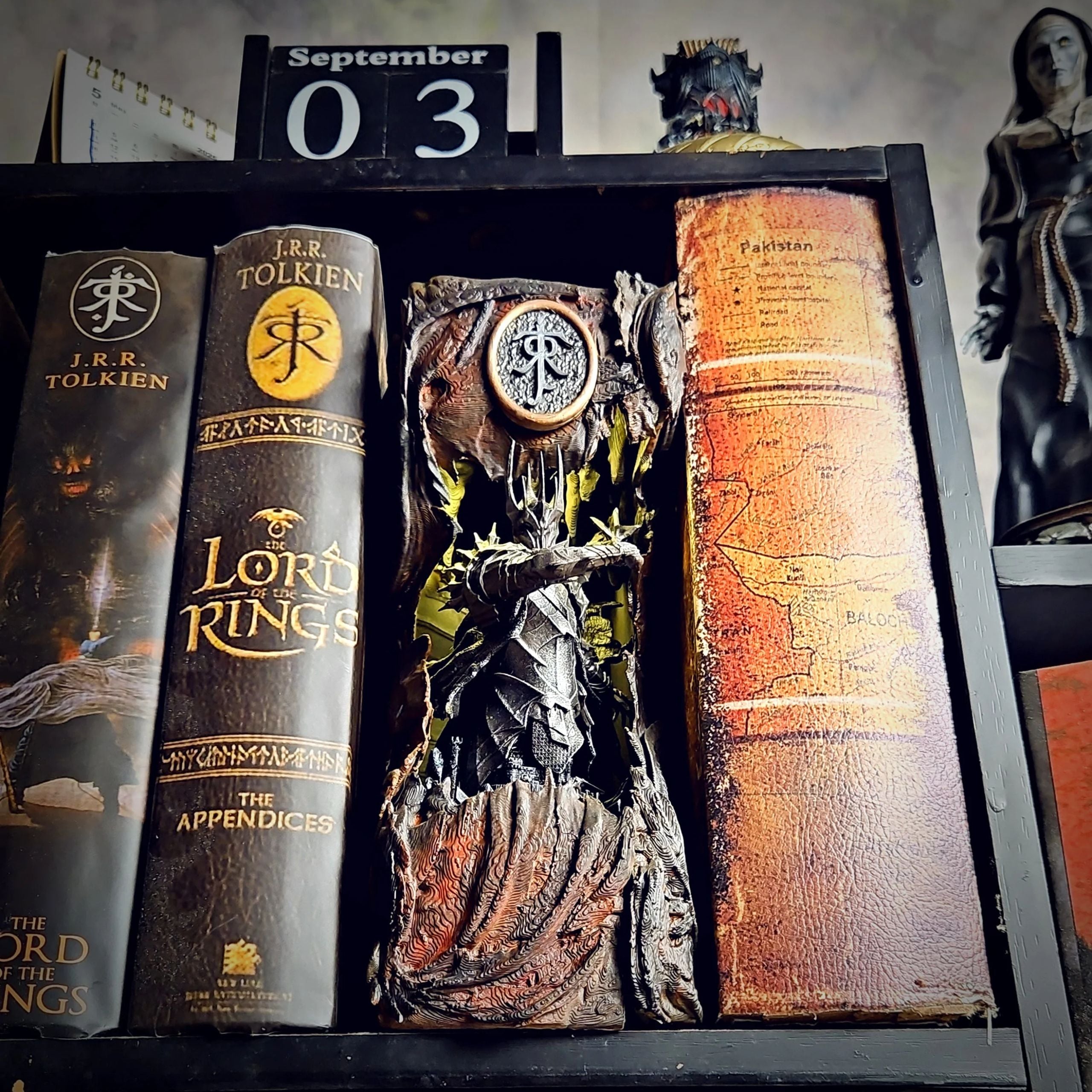 Sauron Book Nook - The Lord of the Rings image 1