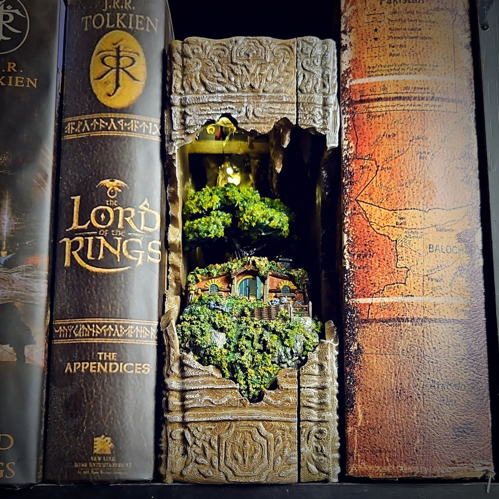 Hobbit Book Nook - The Lord of the Rings image 1