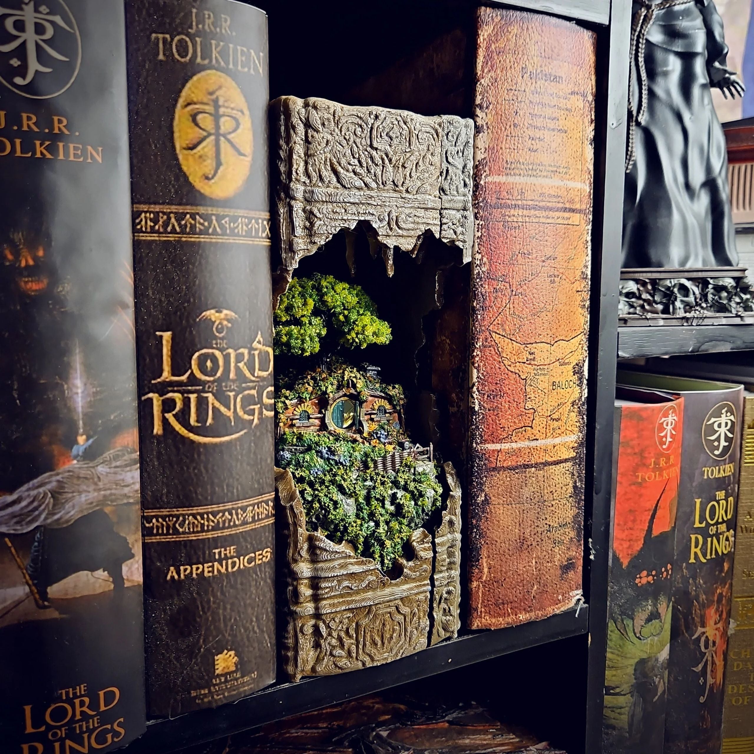 Hobbit Book Nook - The Lord of the Rings image 3