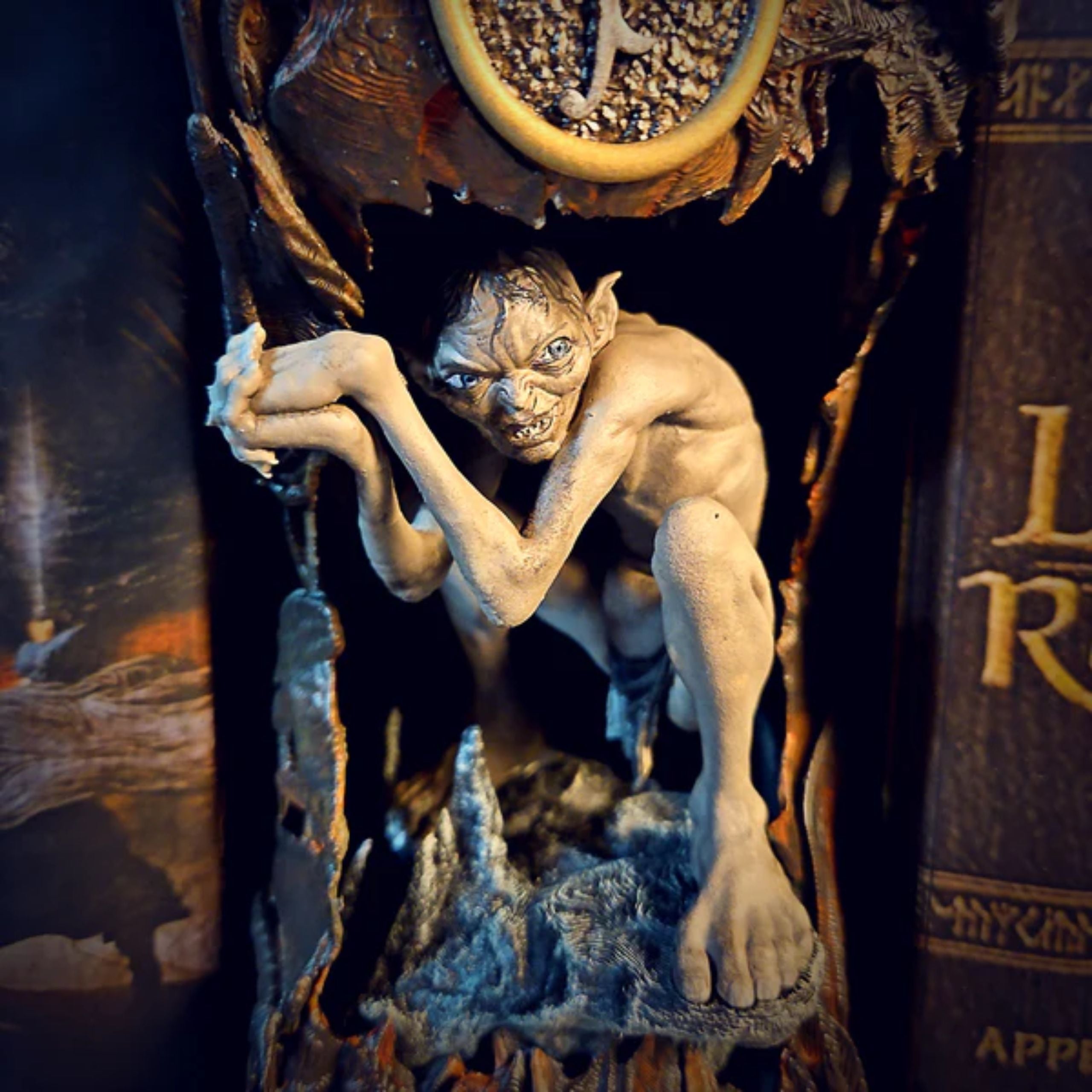 Gollum Book Nook - The Lord of the Rings image 3