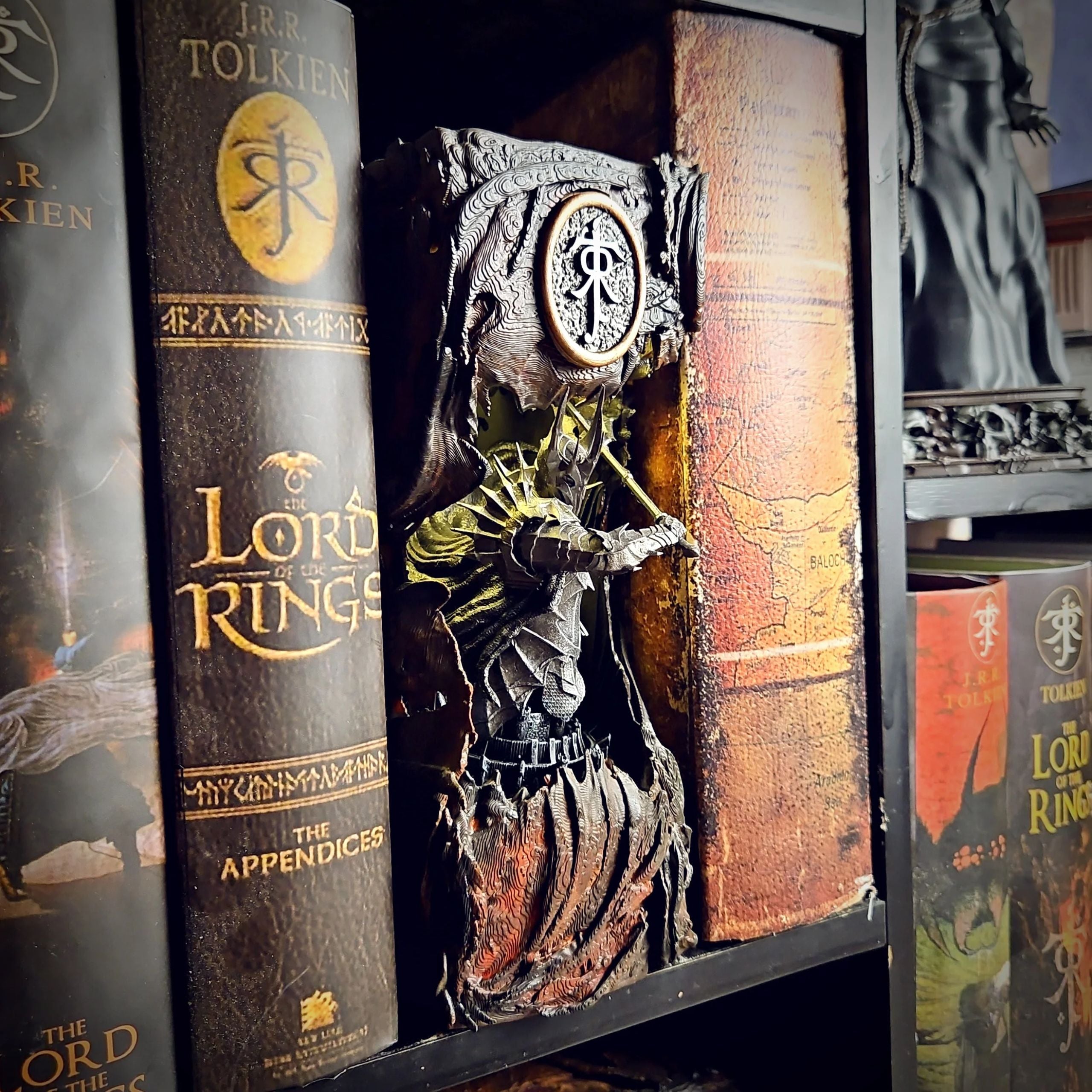Sauron Book Nook - The Lord of the Rings image 3
