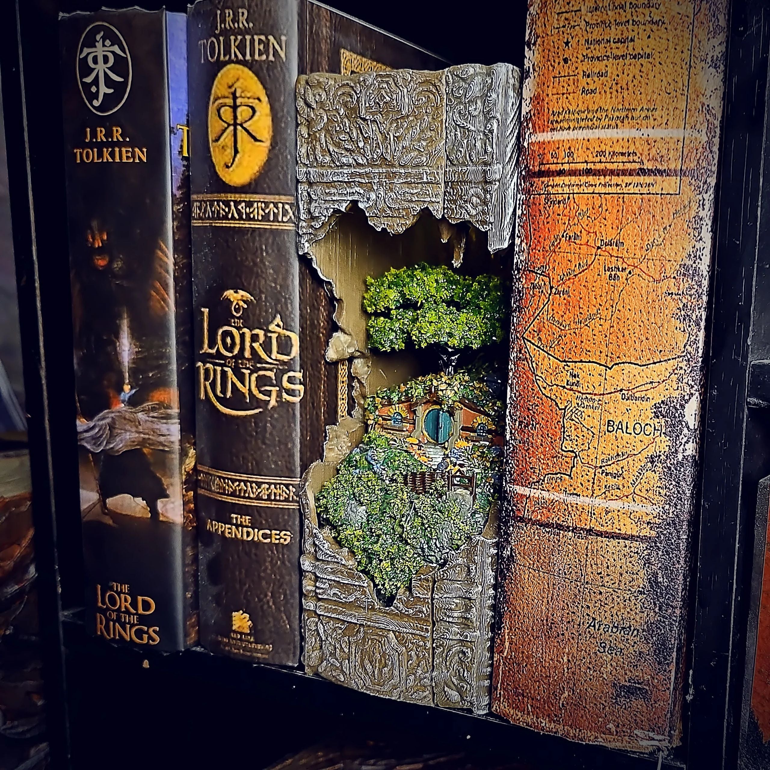 Hobbit Book Nook - The Lord of the Rings image 2