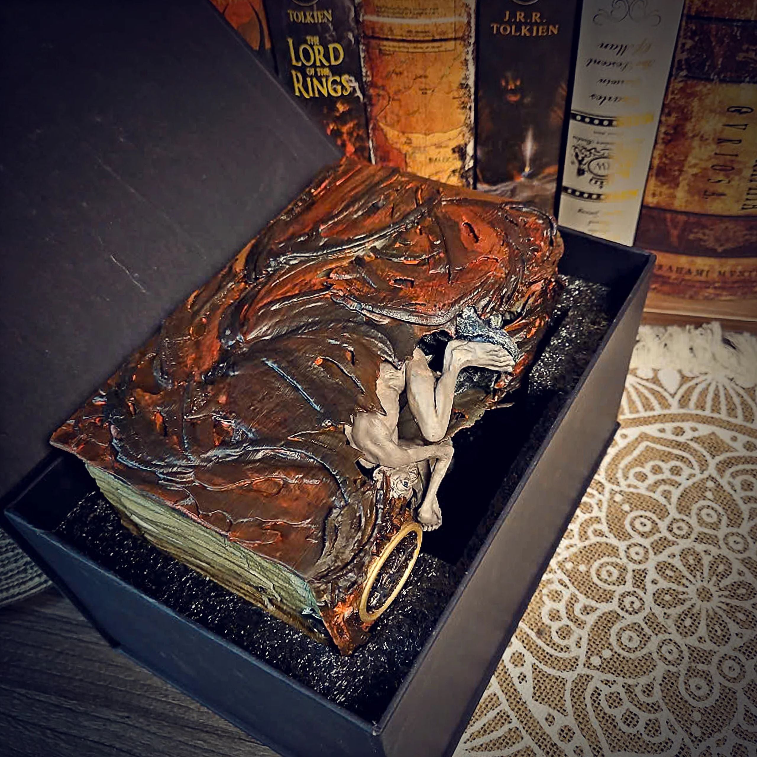 Gollum Book Nook - The Lord of the Rings image 1
